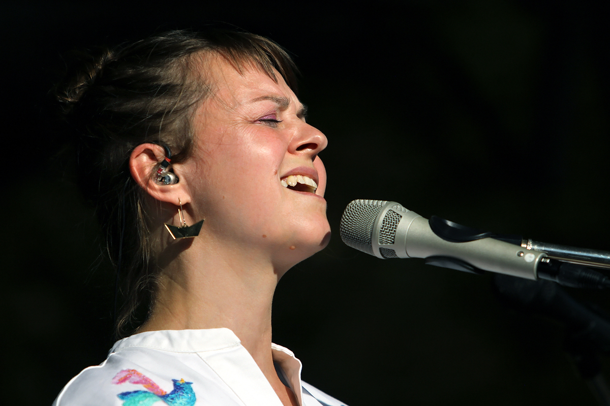 002 - Bára Zmeková