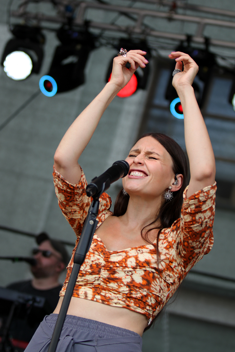 009 - Kateřina Marie Tichá & Bandjeez