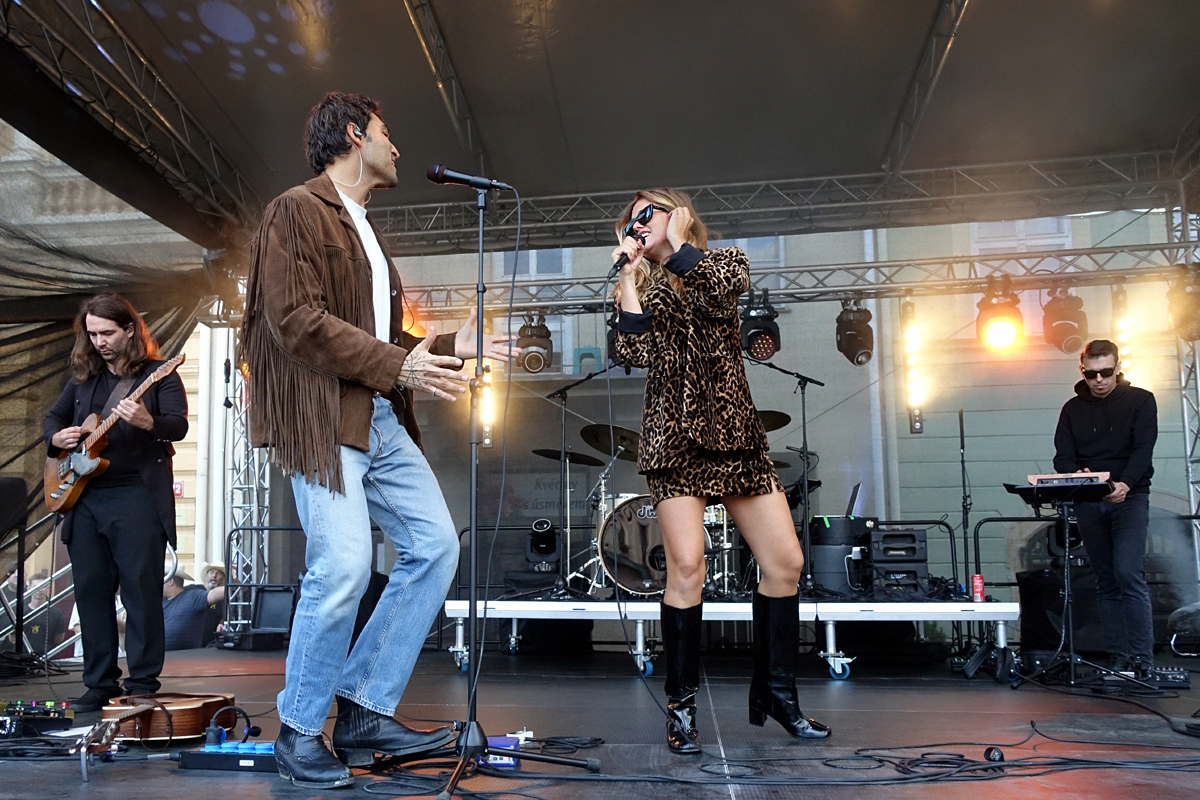 011 - Emma Smetana & Jordan Haj