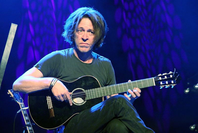 001 - Dominic Miller & Band