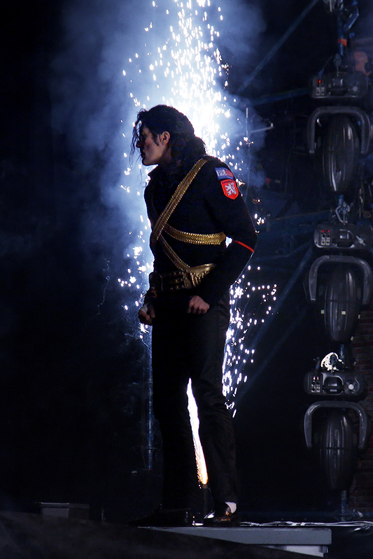 019 - Forever King Of Pop-The Michael Jackson Show